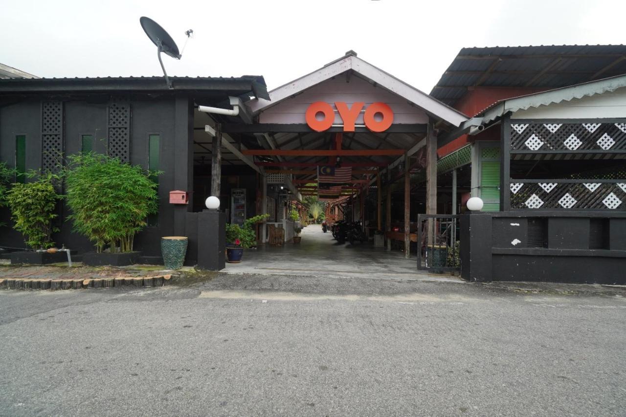 Oyo 89646 Panvill Resort Kampong Pasir Bogak Exterior photo