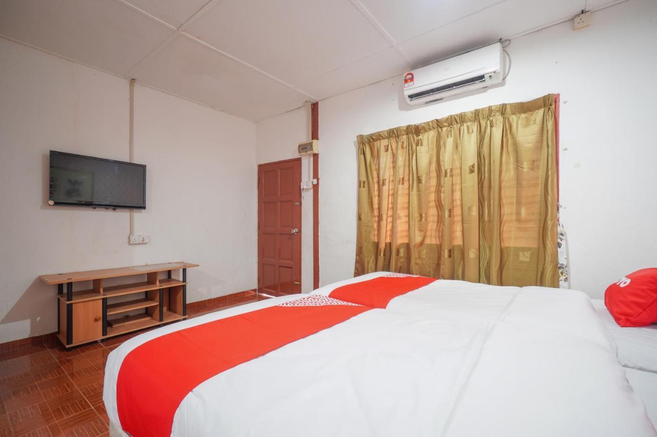 Oyo 89646 Panvill Resort Kampong Pasir Bogak Exterior photo